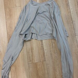 ALO Yoga Women's Light Gray cropped long sleeved Sweatshirt